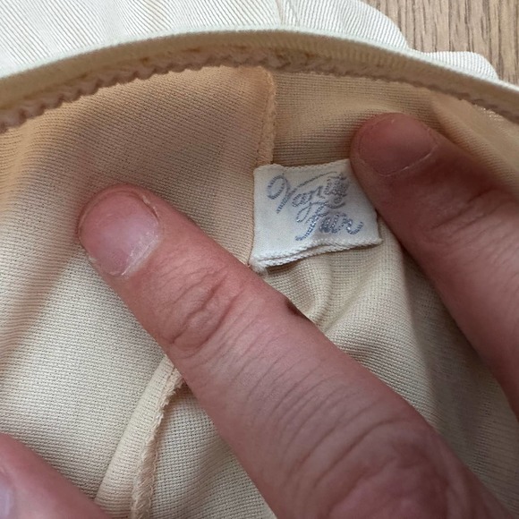 Vanity fair vintage beige lace hem slip skirt - Picture 5 of 5